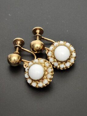 Vargas RARE VINTAGE Gold Filled White Confetti Flower Bead Screw On Earrings